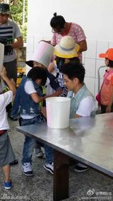 组图：《爸爸2》赴花莲 Kimi和新小伙伴们玩耍