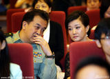组图：宋祖英着美裙清爽亮相 甘当观众婉拒登台