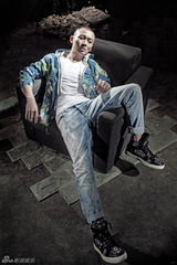 组图：聂远汽车大片展现硬汉粗犷柔情