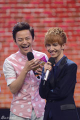 组图：郭敬明录快本临时换位 仍然遭遇“韩寒”