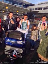 组图：《爸爸2》星爸萌娃抵新西兰 妈妈团随行