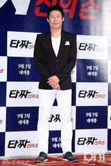 组图：崔胜贤Top宣传19禁新片与申世京谈笑