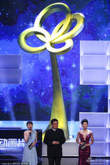 组图：主持人周瑾、曹可凡、陈蓉登场