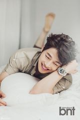 组图：韩星金载沅拍写真 杀人微笑展熟男魅力