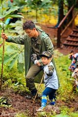 组图：爸爸开启丛林大冒险 金曲歌王曹格落泪