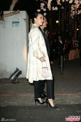 组图：梁朝伟刘嘉玲挽手出席张震婚礼秀恩爱