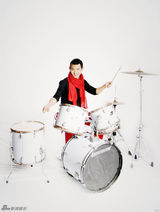 高清组图：跨年演唱会未开锣 主持人李响先贺年