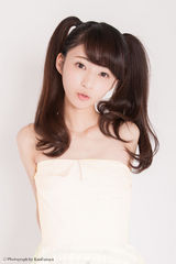 组图：双马尾萌妹杉野静香走红网络 身高154cm娇小可爱