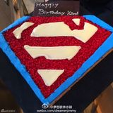 组图：Kimi五岁生日派对变昆虫课 勇敢手拿大蛇