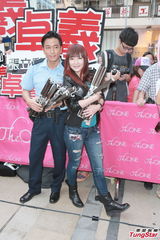 组图：郭晋安为宣传坐轮椅 田蕊妮假发像徐子珊