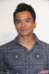 组图：蔡依林秀小蛮腰 冯德伦闻徐若瑄尴尬