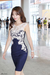 组图：柳岩进军游戏业 蕾丝短裙大秀婀娜蜂腰