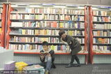 幻灯：《一页台北》主角玩浪漫 书店登对跳摇摆舞