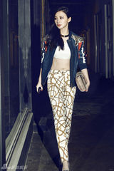 组图：熊乃瑾时尚街拍 爱犬Teddy高调抢镜