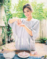 组图：刘涛清凉写真登封面 温柔恬静似天使