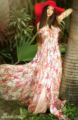 组图：张虹一显傲人身姿 夏日清凉写真曝光