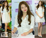 组图：秀智出席签名会 清新白裙似仙女