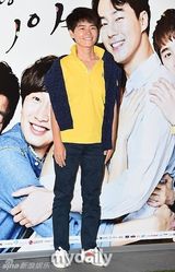 组图：《是爱情》赵寅成戴李光洙面具搞笑登场