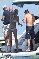 组图：小李与超模女友演绎真人“华尔街之狼”