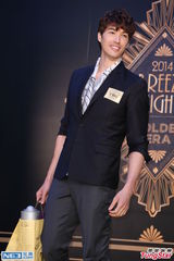 组图：昆凌给周妈妈送祝福 锦荣笑答郭敬明绯闻