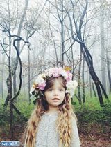 组图：大眼萝莉姐妹走红 写真妈妈掌镜精致如画