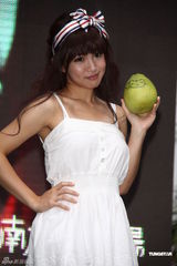 组图：柯震东现身预售会 新片变身大野狼