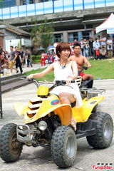 组图：邓福如否认新歌抄袭 自曝不爱肌肉男