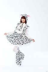 幻灯图：12岁萝莉歌手许雅涵拍写真 女仆装扮很可爱