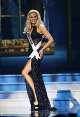 组图：美国小姐初赛举行 众佳丽混战露肉比性感
