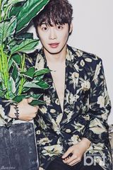 组图：韩星金载沅拍写真 杀人微笑展熟男魅力