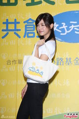 组图：陈妍希甜美亮相 支持柯震东重返校园