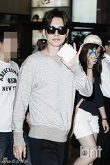 组图：朴海镇现身机场 平易亲和好似邻家欧巴