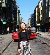 组图：朱婧芬兰献唱 异国街拍展秋日时尚