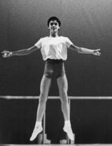 组图：意大利芭蕾男神罗伯特波雷 展现完美肉体