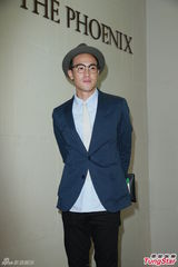 组图：经纪人黄柏高生日 杨千嬅等群星到贺