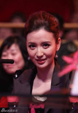 高清组图：张萌玩转《星光大道》 俏皮美艳气色佳 