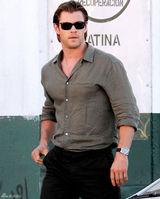 组图：汤唯和雷神克里斯现身片场男帅女靓