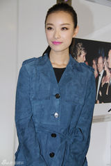 组图：倪妮宝蓝风衣简洁优雅 与刘嘉玲亮相影展