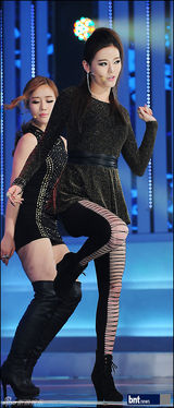 组图：韩女团Dal shabet出演《冠军秀》展火辣身材