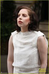 组图：Gaga泪痕妆真空凸点疑胸部下垂