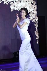 组图：林志玲出席代言活动 起舞助兴似仙女下凡