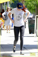 组图：克里斯汀-斯图尔特休闲装扮 纹身吸睛