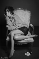 组图：海清封面写真换装卖萌 深V御姐秒变软妹