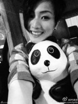 组图：千只纸熊猫空降香港 众星卖萌合影倡环保