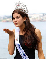 组图：剑桥24岁医科学生摘得英国小姐桂冠