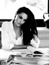 组图：性感满载 安吉丽娜-朱莉美艳照颠倒众生