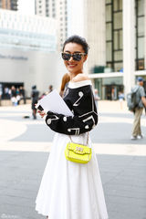 组图：司卉亮相时装周 百变造型妩媚时尚