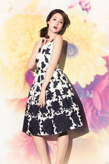 组图：女神泽尻英龙华佐佐木希上杂志双姝争艳