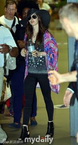 拖家带口！梅根福克斯赴韩老公儿子相伴