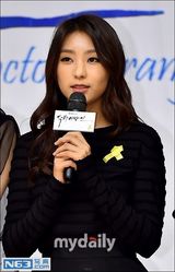 组图：张亮演韩剧牵手朴海镇 李钟硕黑西装帅气